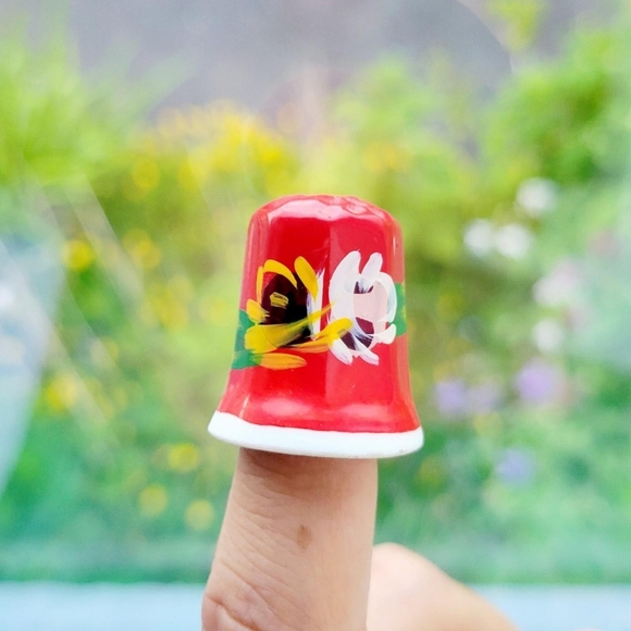 Vintage Red Painted Flower Thimble - Picture 4 of 7